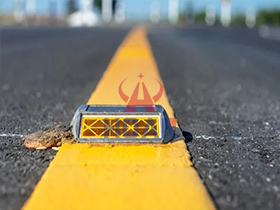 Tachas Reflectivas Sudamérica | Uso en Carreteras y Seguridad Vial